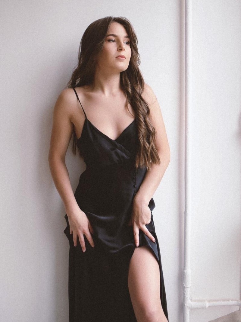 Анфиса индивидуалка СПб у метро Петроградская 